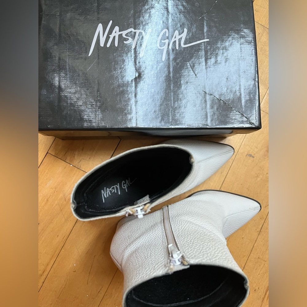 Nasty Gal White Leather Heeled Boots US Size 9 (U.K. Size 7) - Picture 4 of 4